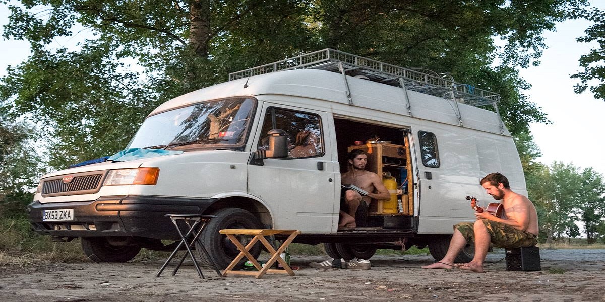 Camionnette aménagée : peut-on y vivre à l’année ?